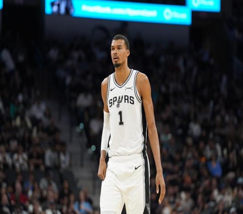 胡金秋独揽,篮板助力广,厦取胜浙江,香港赛马会,香港马会,赛马活动,马术资讯